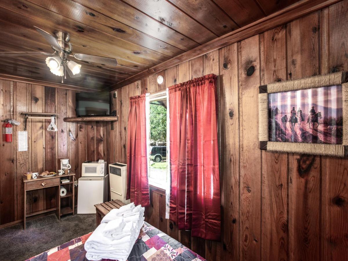 Apache Village Cabinette 11, Queen Bed, Midtown, Sleeps 2 Ruidoso Exterior foto